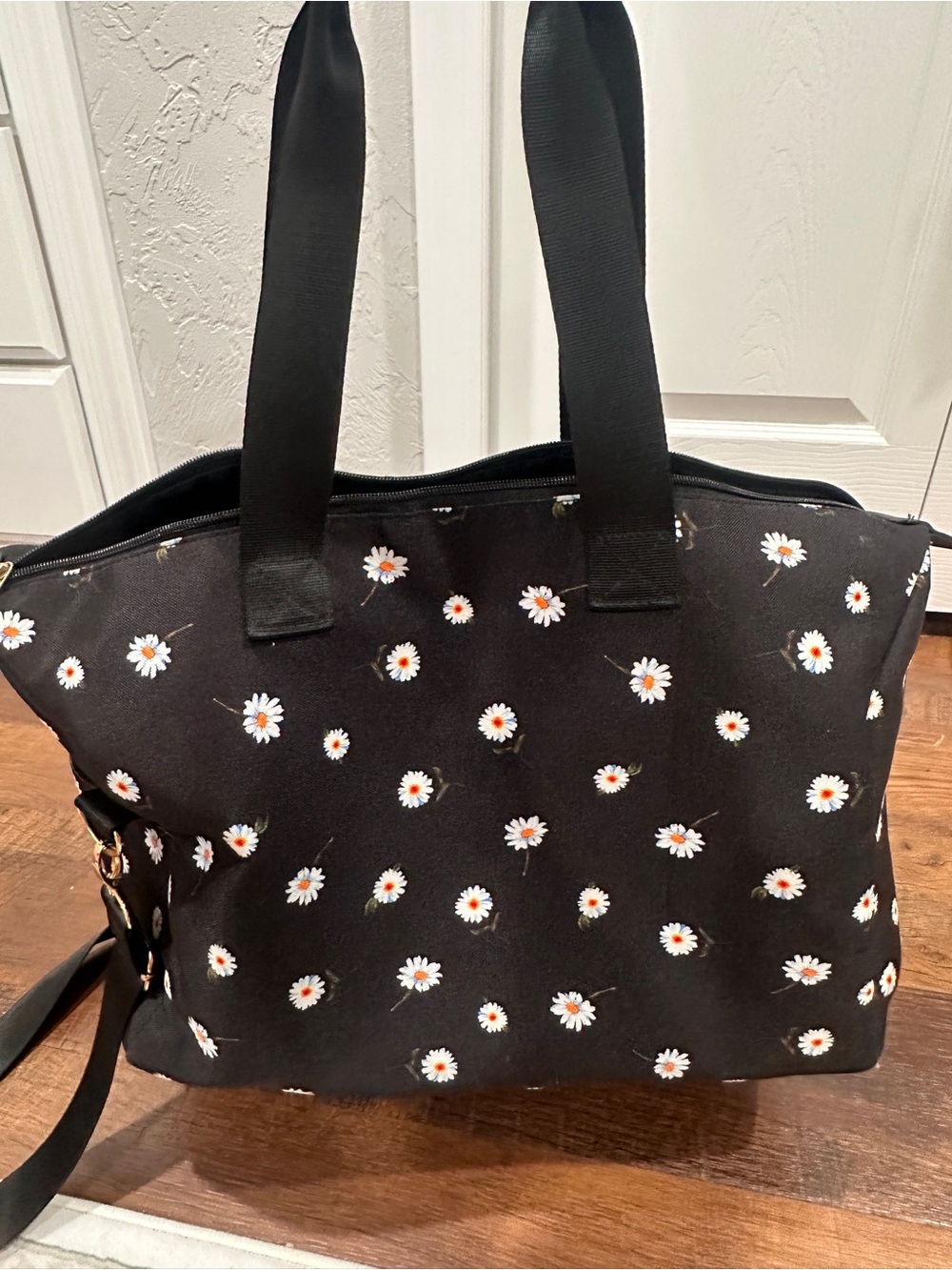 Alice + Olivia Daisy Print Weekender Duffel Bag Black Floral Crossbody